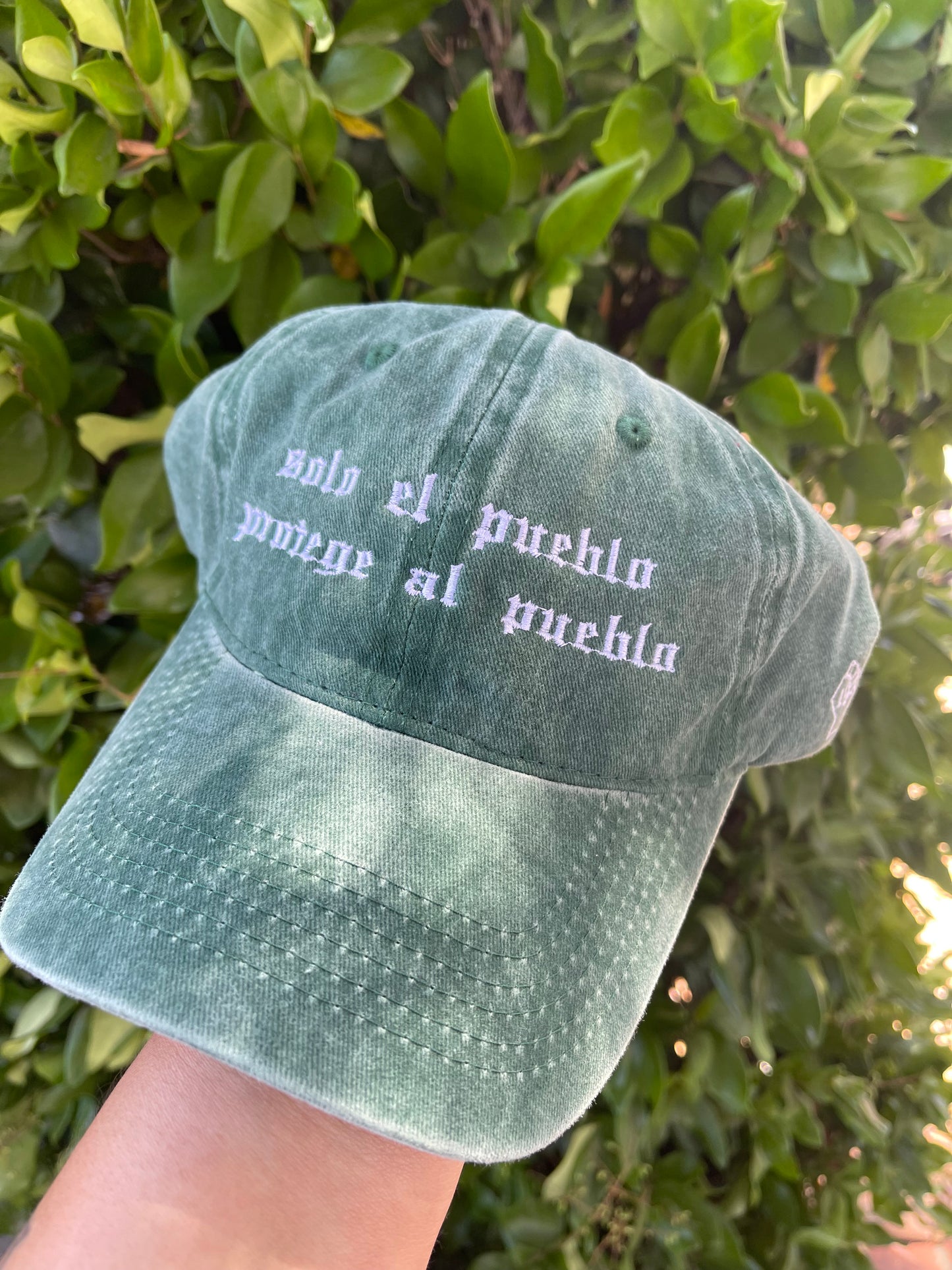solo el pueblo protege al pueblo hat